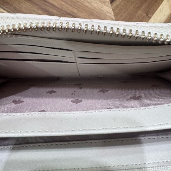 Kate Spade Quilted White Cream Beige Leather Zip Around Wallet - Picture 7 of 8